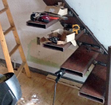 Svævende trapper: Vangen er sat op Svævende trapper: Vangen er sat op